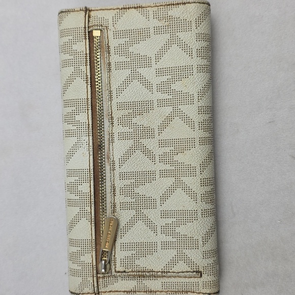 Michael Kors Cream Wallet Classic Design - Picture 2 of 9
